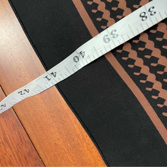 100% Pure Silk Scarf Shawl Bandana Wrap Large 41"x43" Made In Korea B1 - Picture 5 of 5